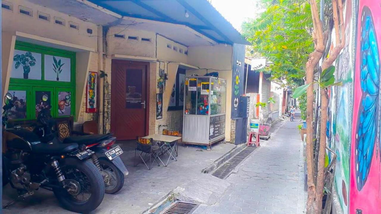 로스멘 2000 티가 요그야카르타 외부 사진